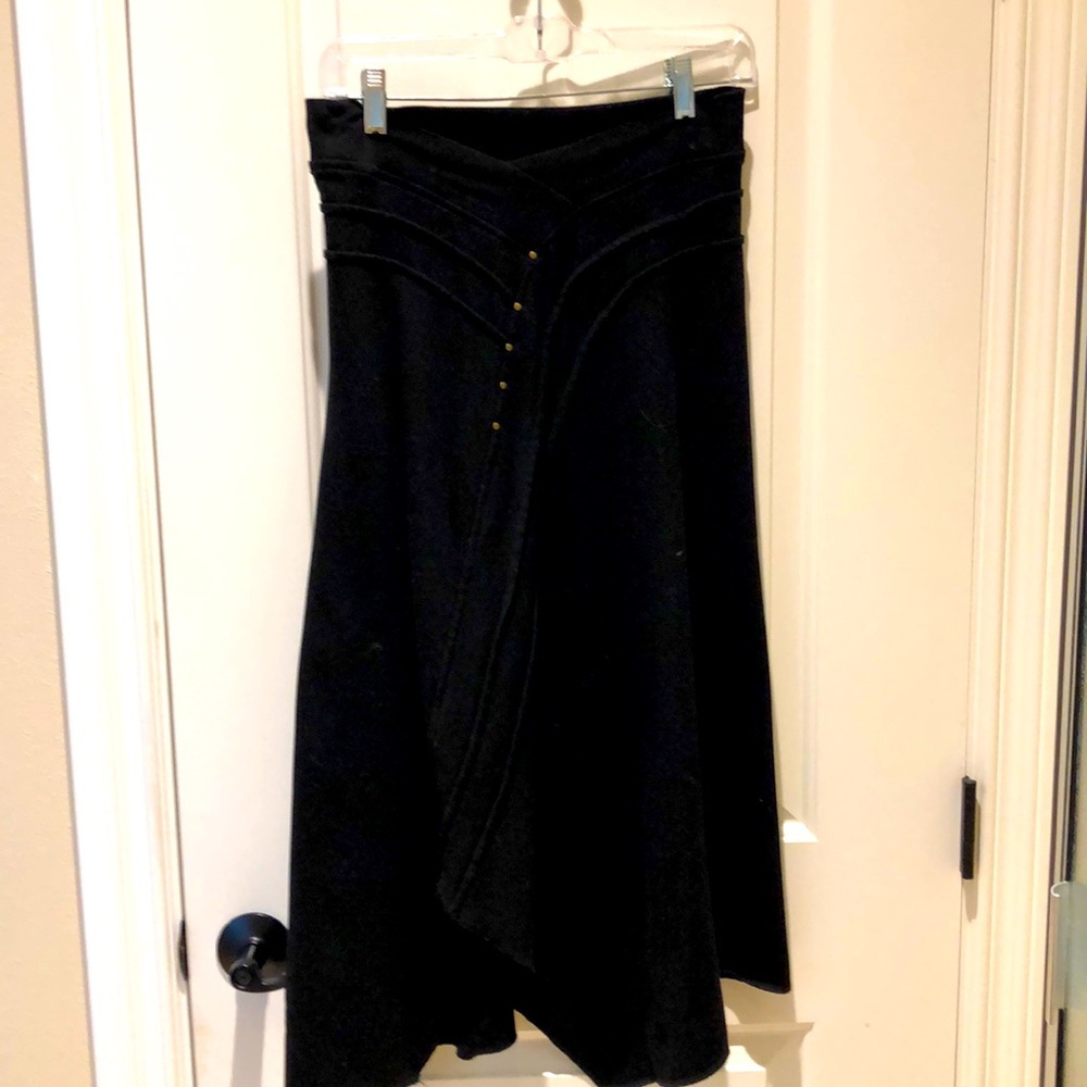 Asymmetrical black cozy skirt